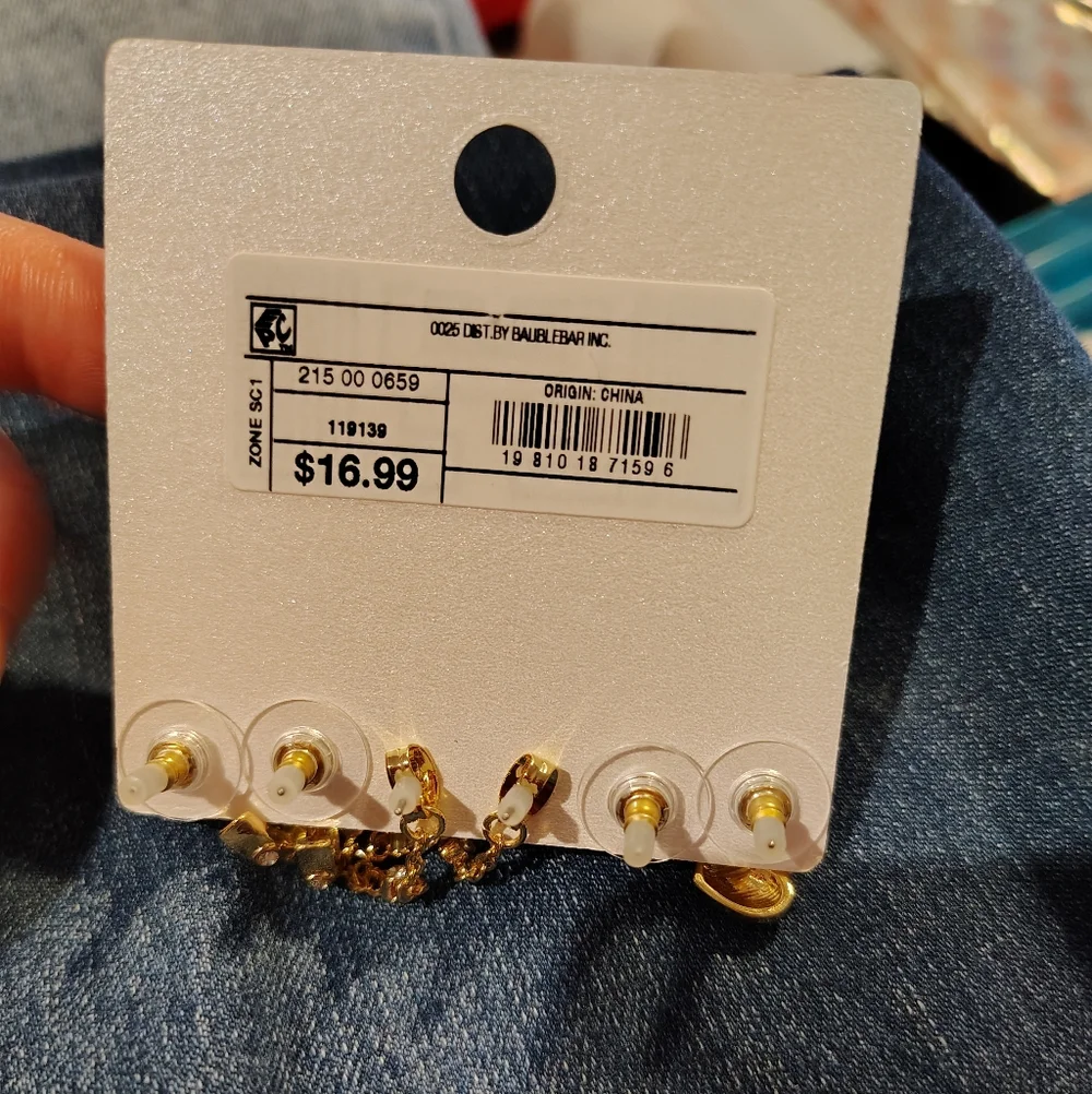 NWT SUGARFIX by BaubleBar Gold Earring Set – Sparkling Hearts & Huggies - Picture 3 of 5